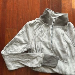 Size 2 womens lulu lemon grey and white long sleeve top.